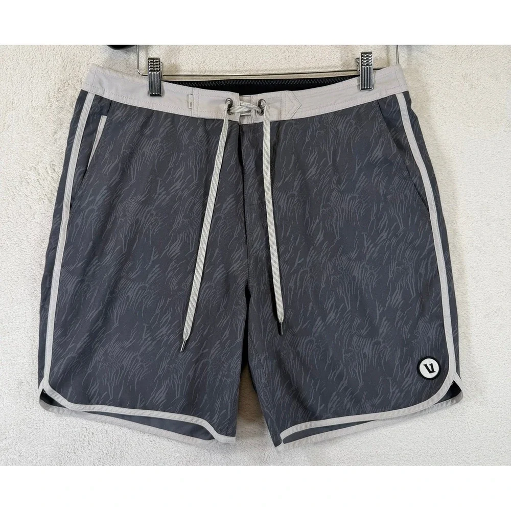 Vuori Cruise Boardshorts Mens Charcoal Grey Abstract Print Swim Trunks V314